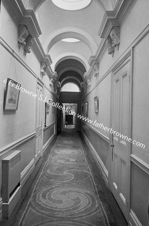 ARAS AN UACHTARAIN CORRIDOR